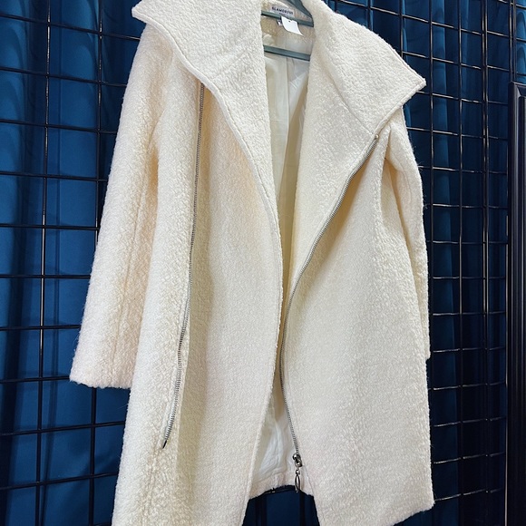 Glamorous white trench coat - Picture 1 of 3